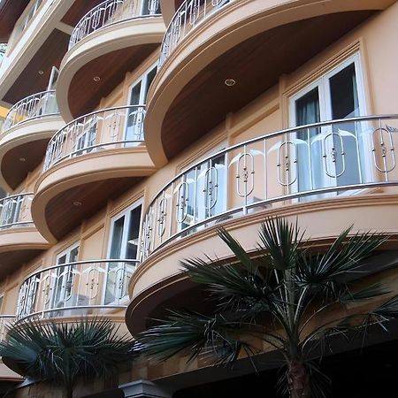 P.72 Hotel Pattaya Buitenkant foto