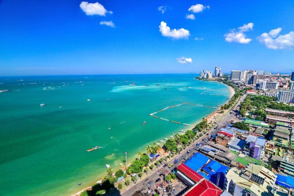 P.72 Hotel Pattaya Buitenkant foto