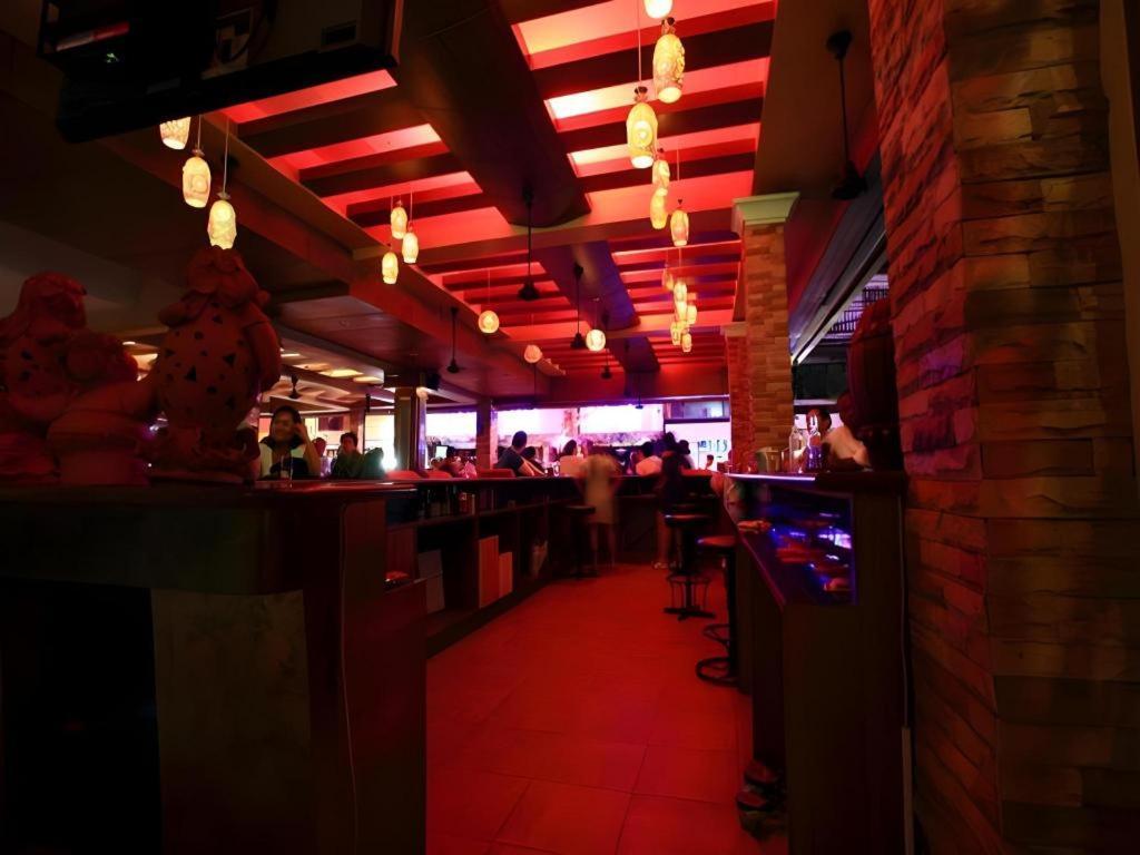 P.72 Hotel Pattaya Buitenkant foto
