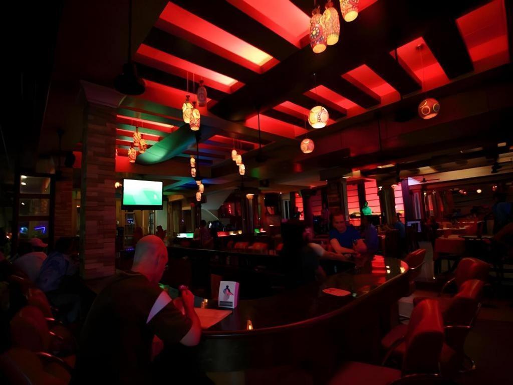 P.72 Hotel Pattaya Buitenkant foto
