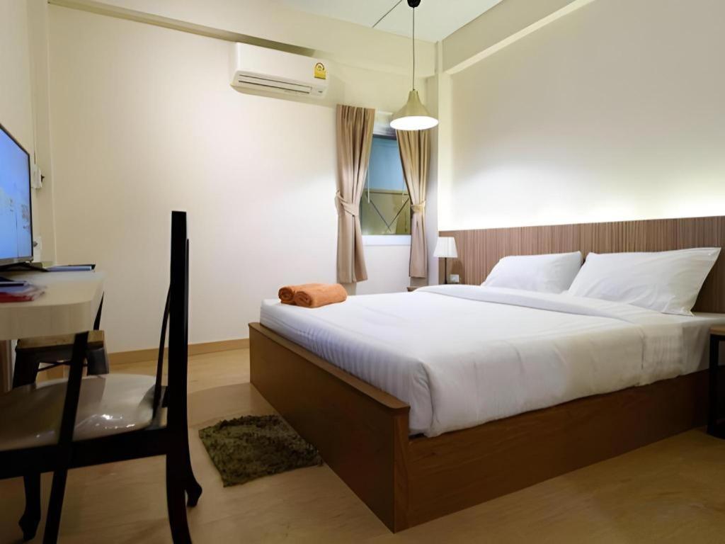 P.72 Hotel Pattaya Buitenkant foto