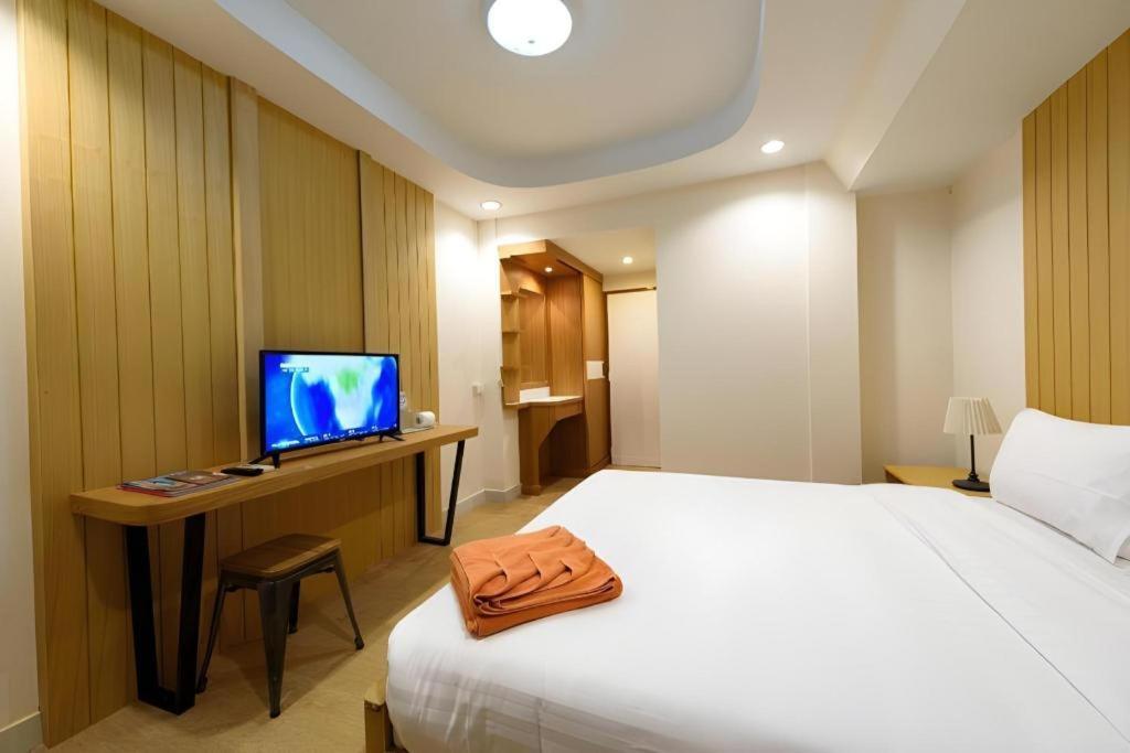 P.72 Hotel Pattaya Buitenkant foto