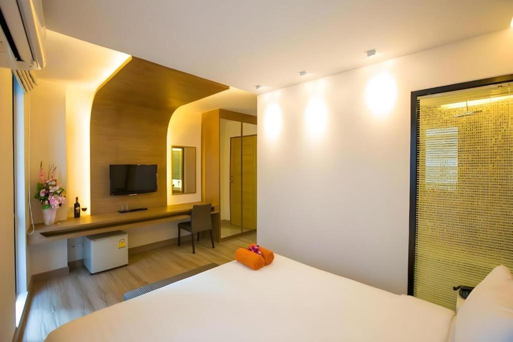 P.72 Hotel Pattaya Buitenkant foto