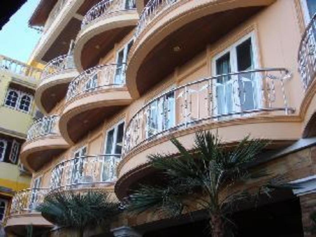 P.72 Hotel Pattaya Buitenkant foto