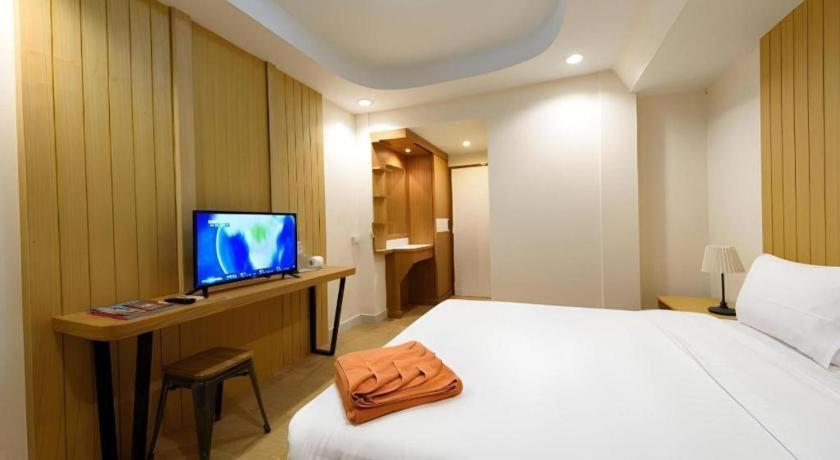 P.72 Hotel Pattaya Buitenkant foto