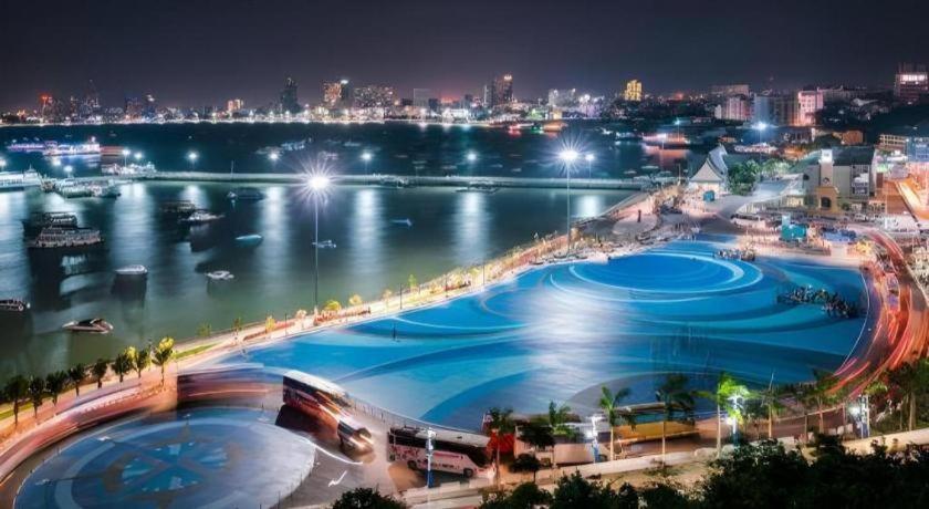 P.72 Hotel Pattaya Buitenkant foto
