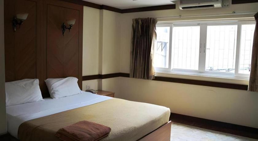P.72 Hotel Pattaya Buitenkant foto
