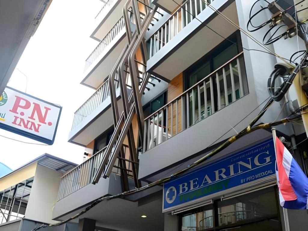 P.72 Hotel Pattaya Buitenkant foto