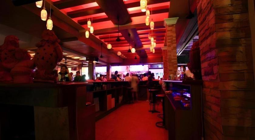 P.72 Hotel Pattaya Buitenkant foto