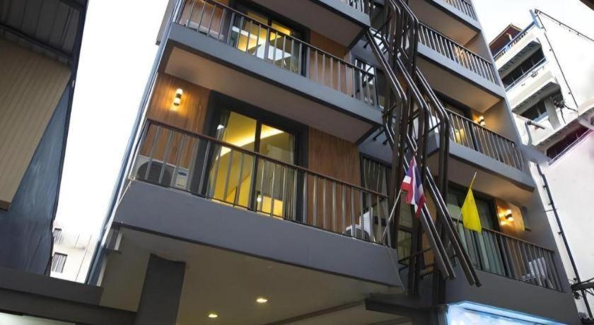 P.72 Hotel Pattaya Buitenkant foto